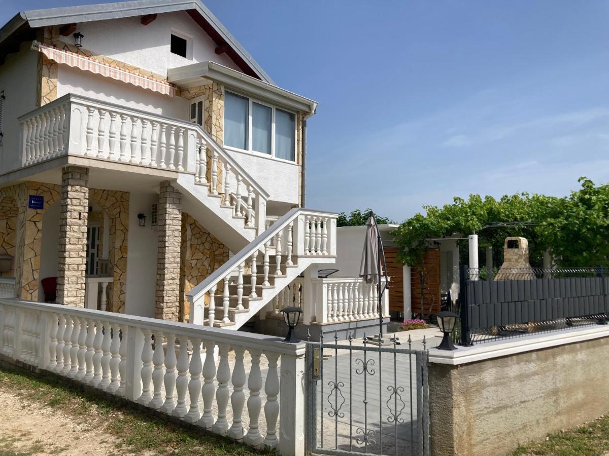 Apartmani Dorijan Vrsi Exterior photo
