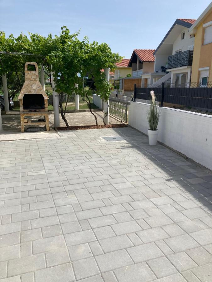 Apartmani Dorijan Vrsi Exterior photo